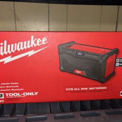 Milwaukee M18 18V Lithium-Ion Cordless Jobsite Radio