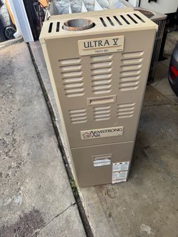 Gas furnace 75,000 Btus Upflow 80% metal chimney