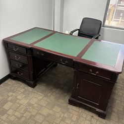 Solid Wood Executive Office Desk – Leather Inlay Surface