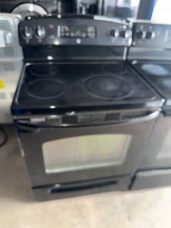 45 days warranty Black GE Oven range stove Clean and everything working good