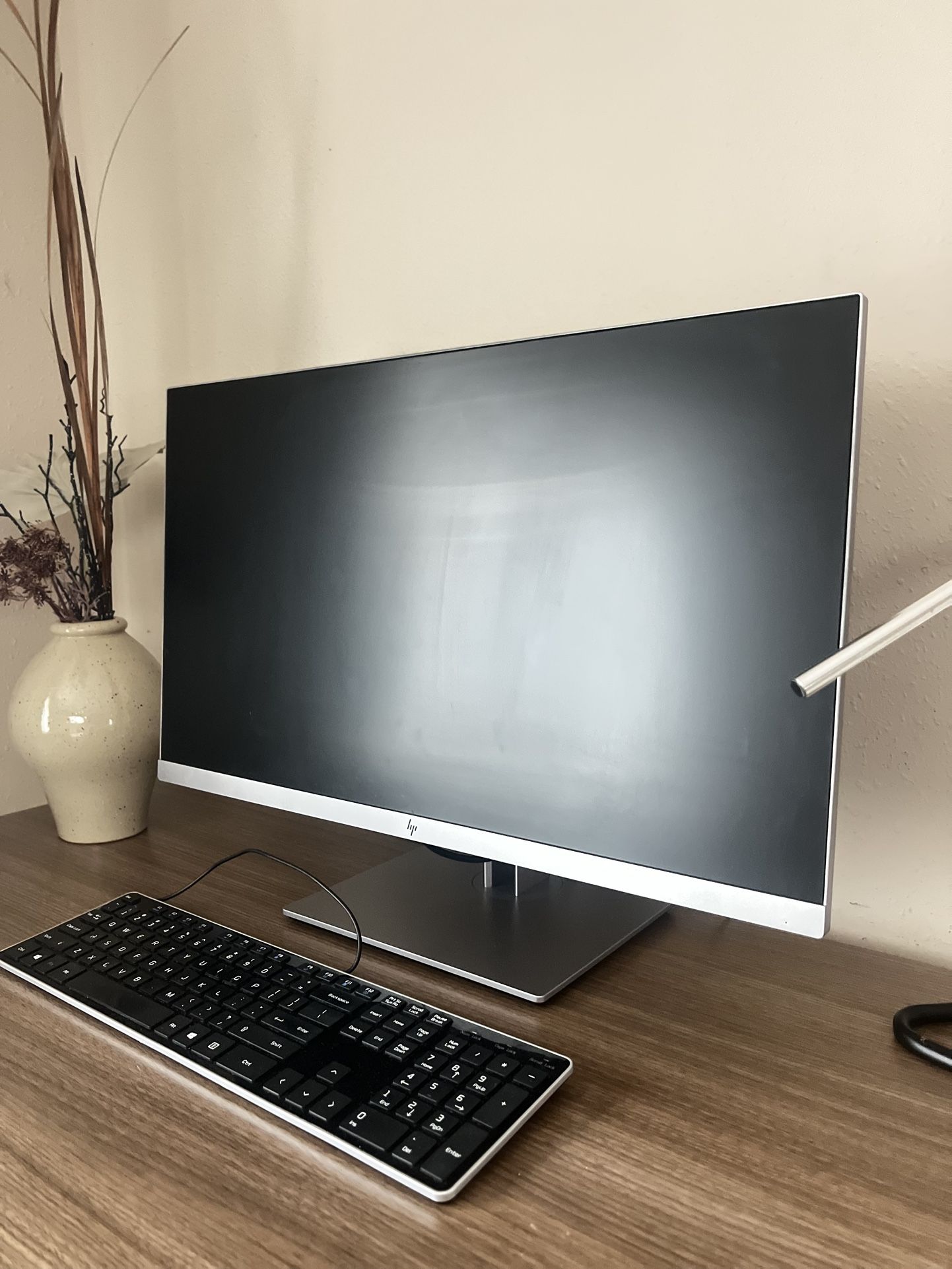 27” HP Computer Monitor