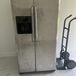Refrigerator 