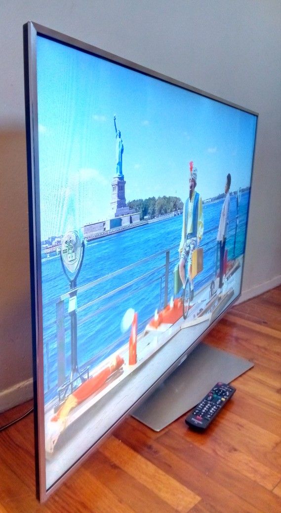 55" PANASONIC LED 3D HDTV 1080P 
