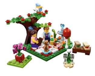 LEGO Seasonal: Romantic Valentine Picnic