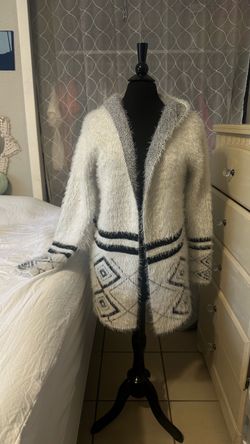 Ellie & Kate Fuzzy Hooded Cardigan w/Geometric Pattern Woman size S//M