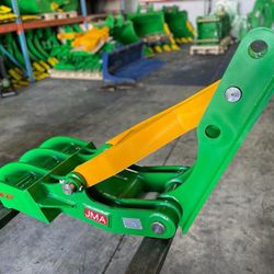 Mini Excavator Caterpillar Weld-On Manual Thumb, Fits All Machine That Weight 7 To 10 Tons.