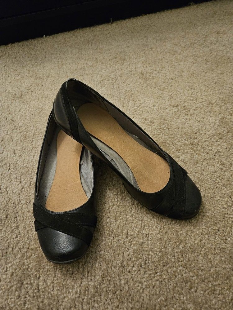 Naturalizer Black Flats