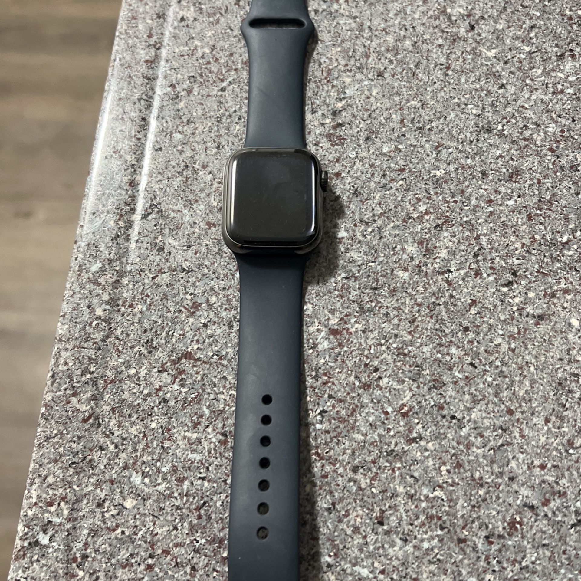 Apple Watch Series 8. 