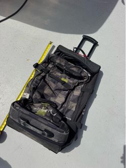 Travel Suitcase / Rolling Luggage