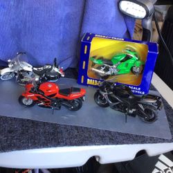 Collectible Road And Track 1/18 Scale Motor Cycles