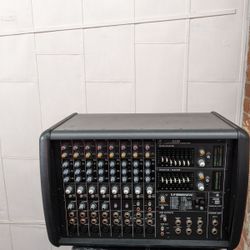 PPM1008 8-Channel 1600W Powered Mixer with Effects