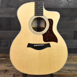 Taylor Auditorium Sitka/Rosewood Natural ES2 w/Gig Bag