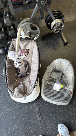 Mamaroo swing & Skip Hop Seat