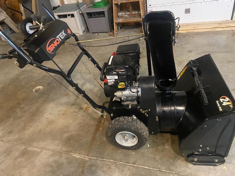 Ariens Sno-Tek 24" Snowblower. Low Hours . Very Lightly Used In Excellent Working Condition! $250