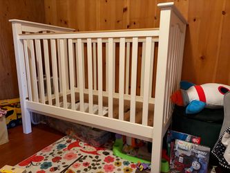 Pottery barn Kendall crib