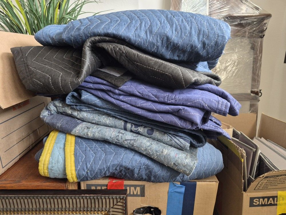 10 Furniture Blankets