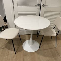 Round Table & 2 Chairs