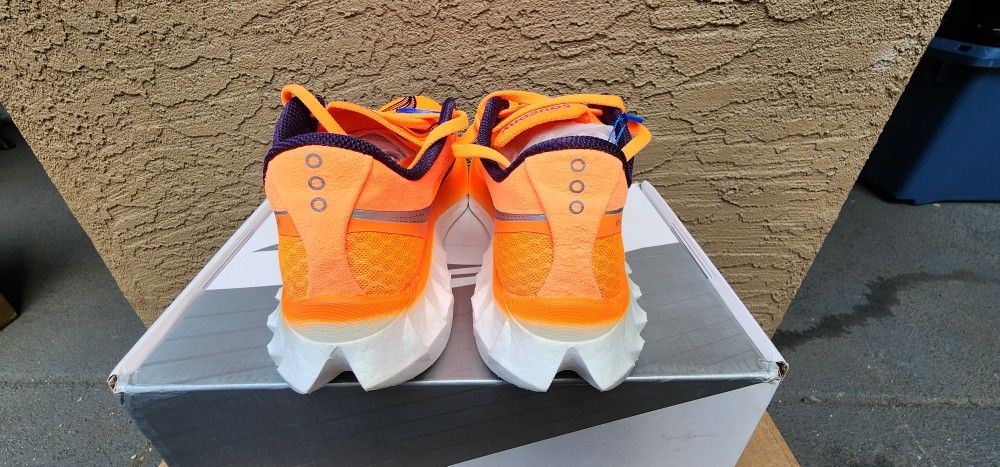 NEW Saucony Endorphin Pro 4 Men's Size 7 (Women's 9)