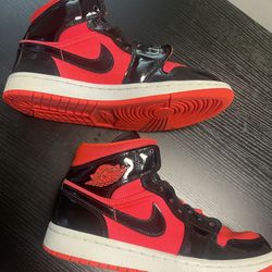 Jordan 1 Mids, Hot Punch 