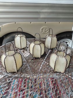 Ornamental tea light candle holders (x5)