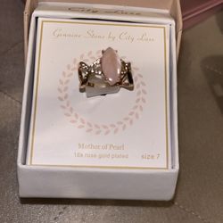 18k Rosa gold ring size 7 perfect to give it to ur mom or ur wife  as gift