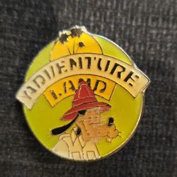30th Anniversary Series pin featuring Goofy in Adventureland. 
This pin was released as part of a series celebrating Disneyland's 30th Anniversary 