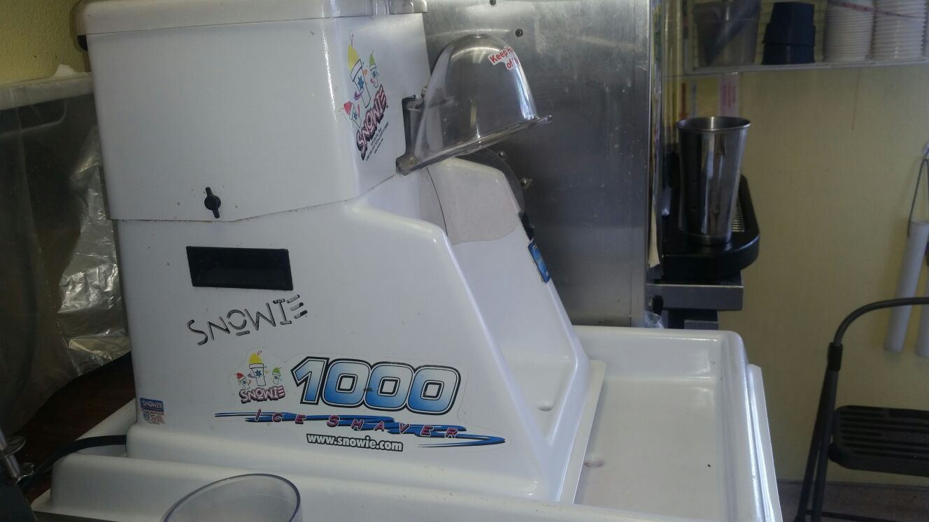 Commercial Snowie 1000 Shaved Ice Machine..Paid over $2000..like new!