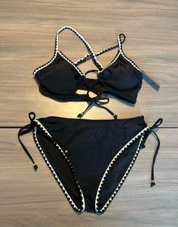 New Women’s Black and White  Gold Accents  2 Piece  Blooming Jelly  Size L