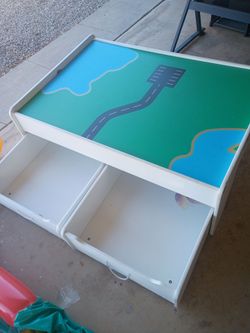 Children's play table