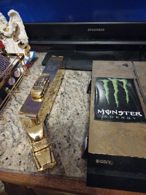 24k Gold plated Truck W/Car