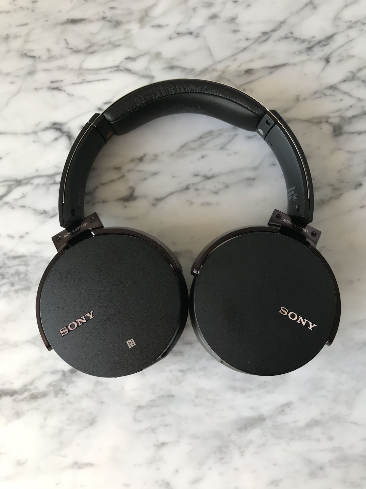 Wireless headphones Sony MDR-xb950b1
