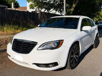 2013 Chrysler 200 Touring – Clean Title – Runs Great