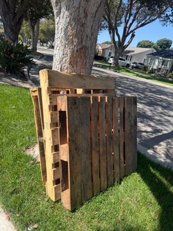 Free Heavy Duty Wood Pallets