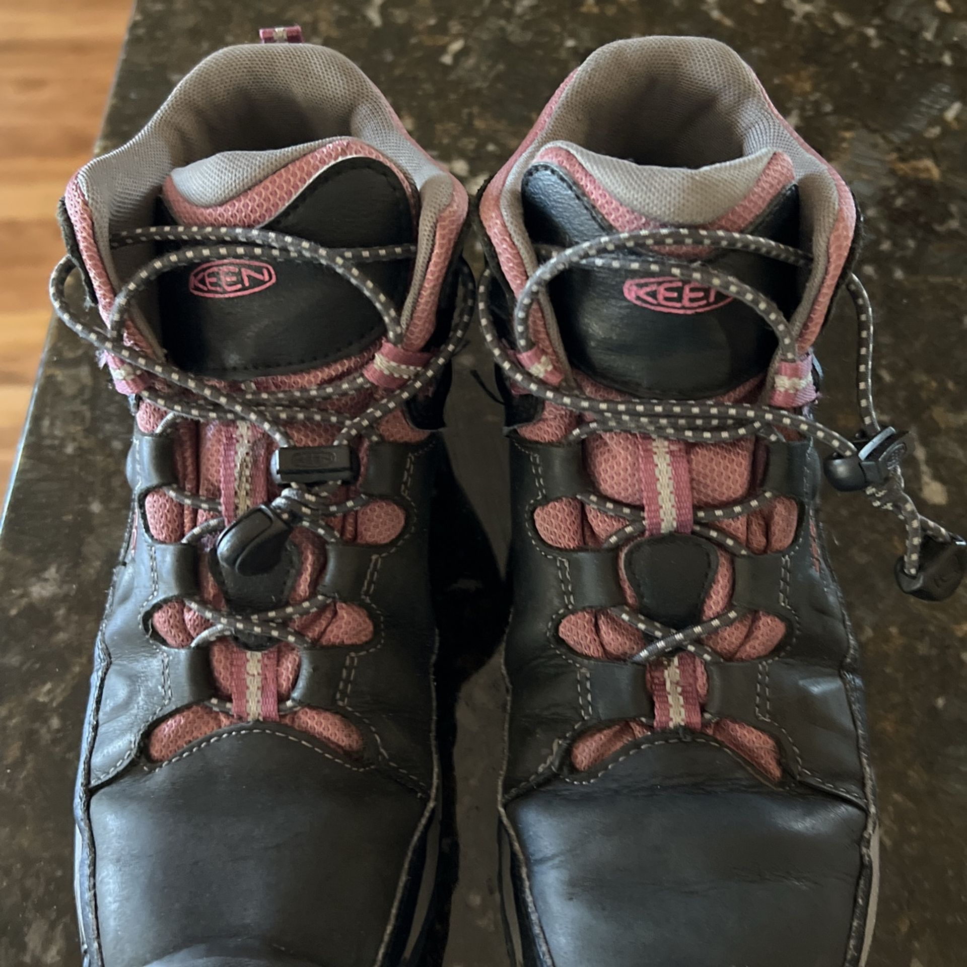KEEN Hiking Boots For Big Kids Size 4