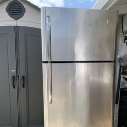 Stainless steeel   frigdaire refrigerator 