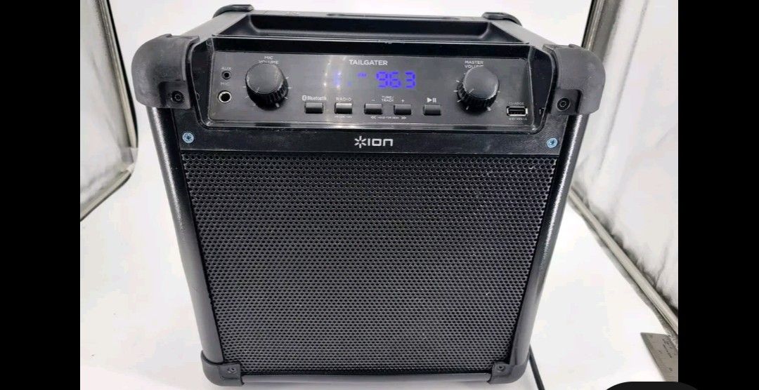 Tailgaitor Portable Rechargeable Sound System