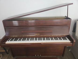 Piano - Yamaha - Upright || You Move