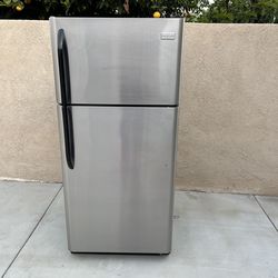 Frigidaire Refrigerator Stainless Steel 18cu Ft 30x30x66🚨👍2 MONTHS WARRANTY
