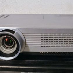 EIKI LC-XB100 Projector