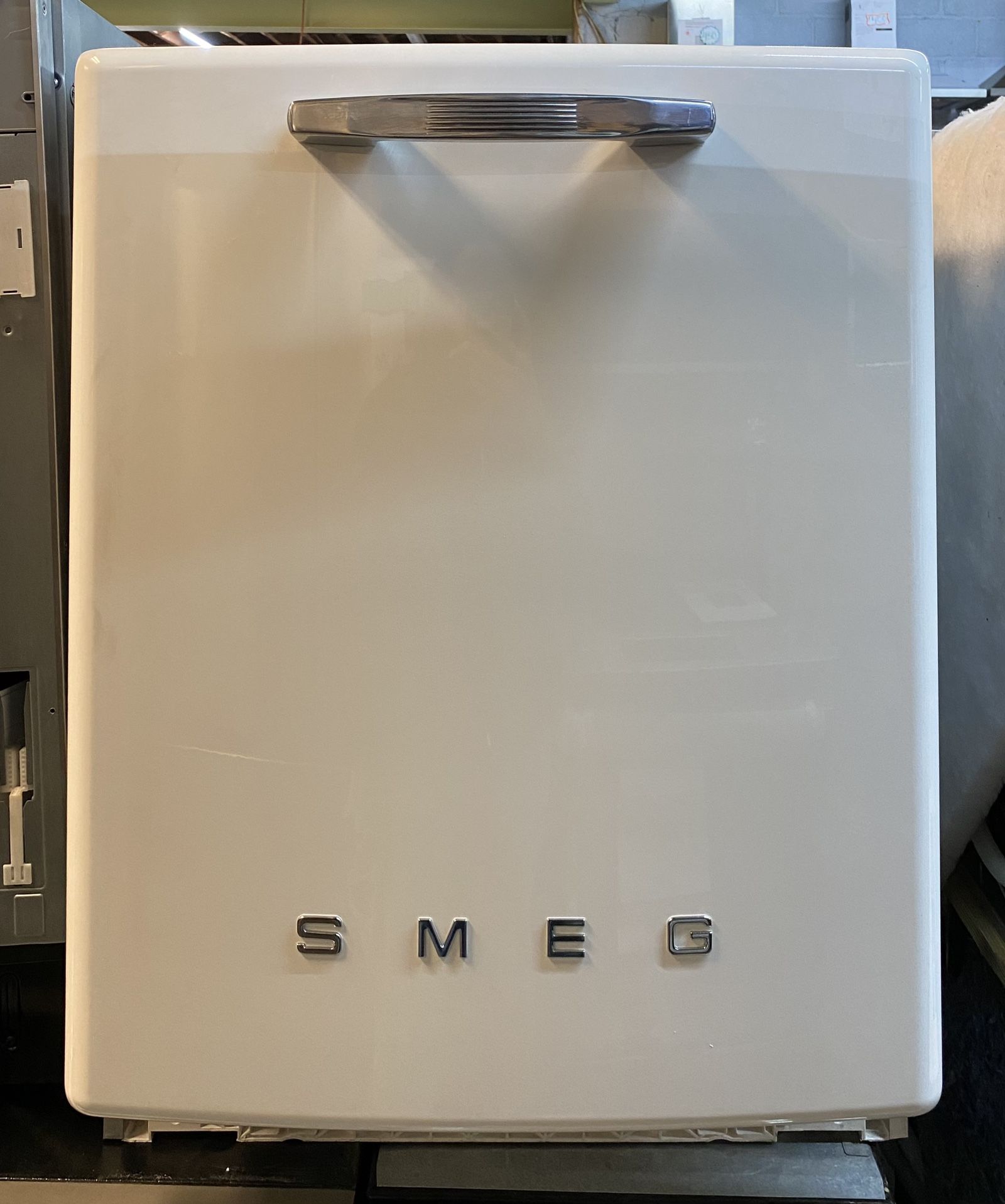 Smeg 24inch Retro Dishwasher in White