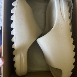 Yeezy Slides Bone