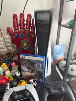Ps5 disc edition with 2 controllers