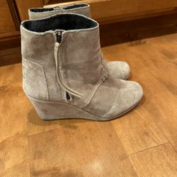 Woman’s Tom’s Suede Wedge Booties Shipping Avaialbe 