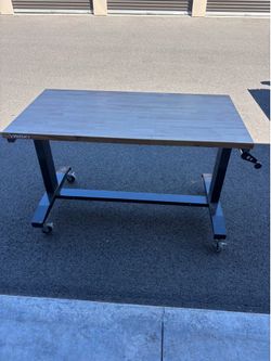 Work bench adjustable