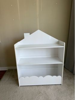 Cute kids bookshelf