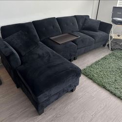 Black Sectional Couch With Convertible Chaise And Tray