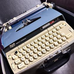 Awesome 🤩! Smith Corona Electra 110 Electric Typewriter – Vintage 1960s Portable with Case !