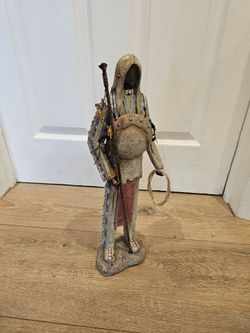 Hoping Eotato Katina Statue