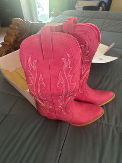 Women’s boots size 9