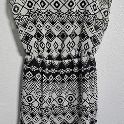 AB Studio size small black & white dress S necklace Geo Geometric Unique Design

Excellent Pre-owned condition,  no flaws

Size S Small

A line, Fully